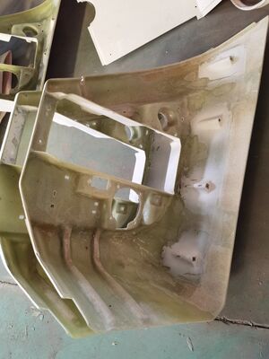 天然または塗装 FRP 自動車部品 繊維強化 プラスチック 耐熱性 適度から高い