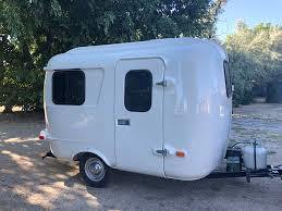 FRP RV コーナーボディ、カスタム成形キャンピングカーボディパーツ シームレスワンピースFRPキャンピングカーシェル、OEM RVボディメーカー