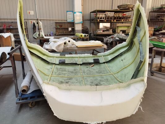 高耐久性ファイバーグラス製トラックボディパネル 軽量で容易な取り付け フリートのメンテナンスと交換に最適