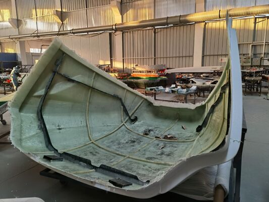 高耐久性ファイバーグラス製トラックボディパネル 軽量で容易な取り付け フリートのメンテナンスと交換に最適