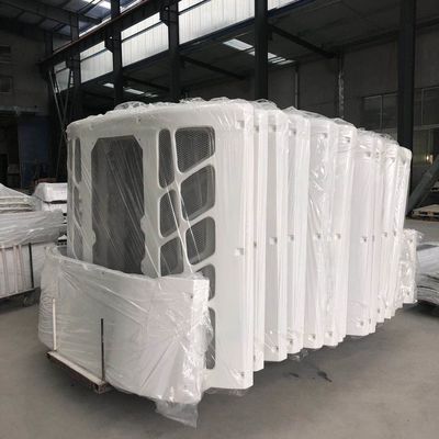 お客様のご要望に合わせた、カスタムメイドのファイバーグラス製カーパーツ、高耐火性ゲルコート塗装表面